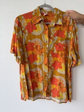 Eternal Summer Hawaii - Women’s Aloha  Vintage-Inspired Floral Button-Up - S